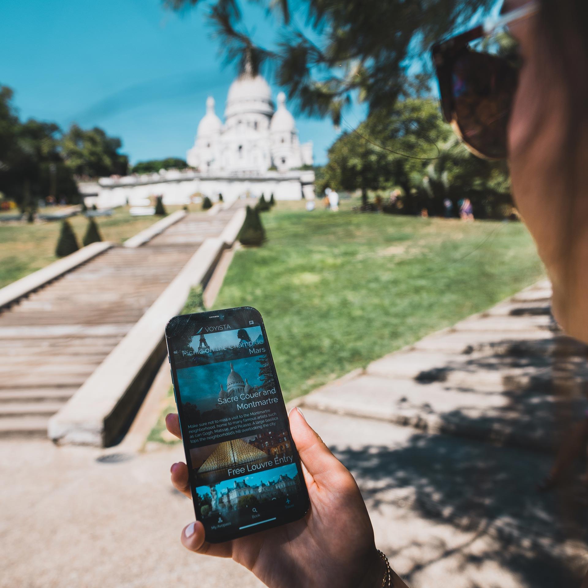 Voyista Travelers Exploring Paris with Avopass App